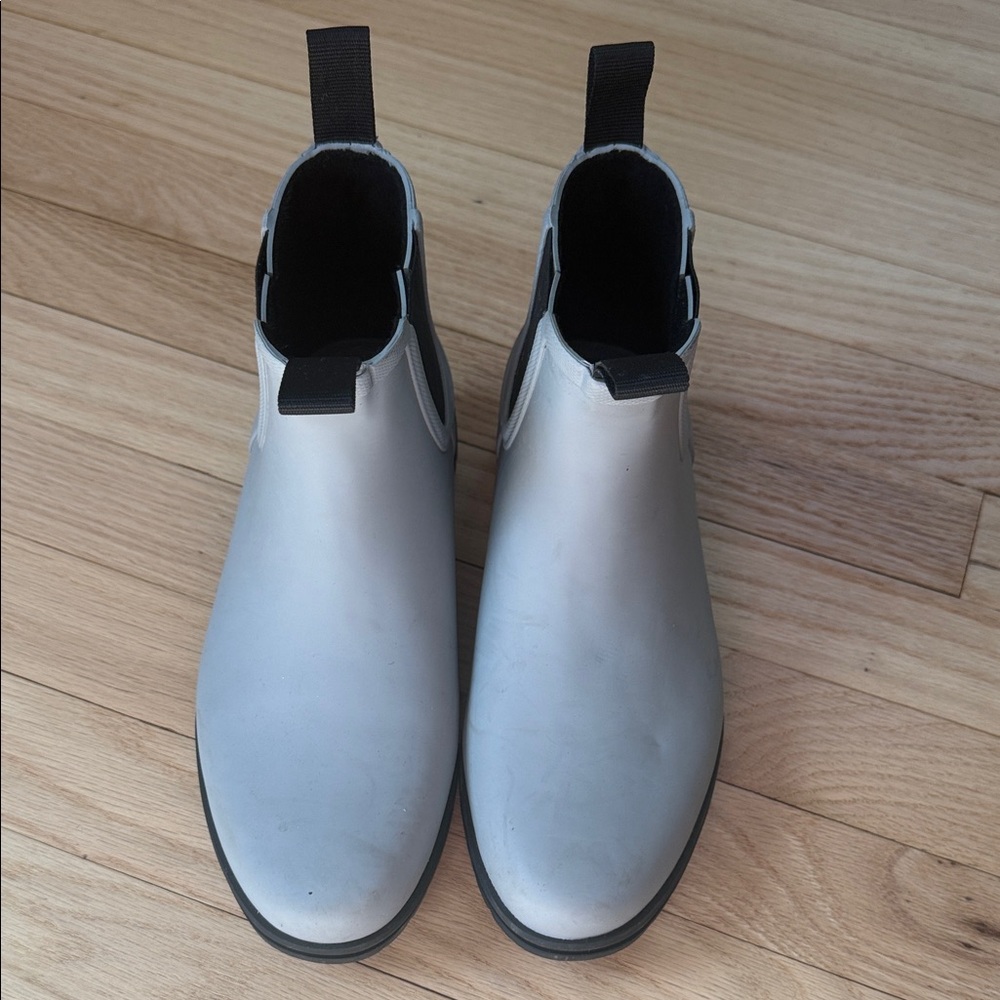 L. L. Bean Women’s  Slip-On Willie Chelsea Rain Boots - Black Silver Gray Size 8